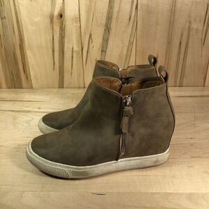 Report Kismet Beige Hidden Wedge Side Zip Sneakers Women’s Size 7.5